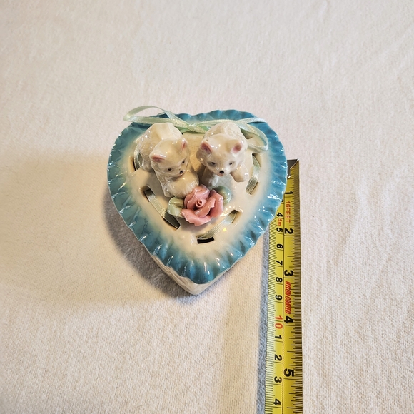 Heart-Shaped Ceramic Trinket Box with Cats - Picture 8 of 8